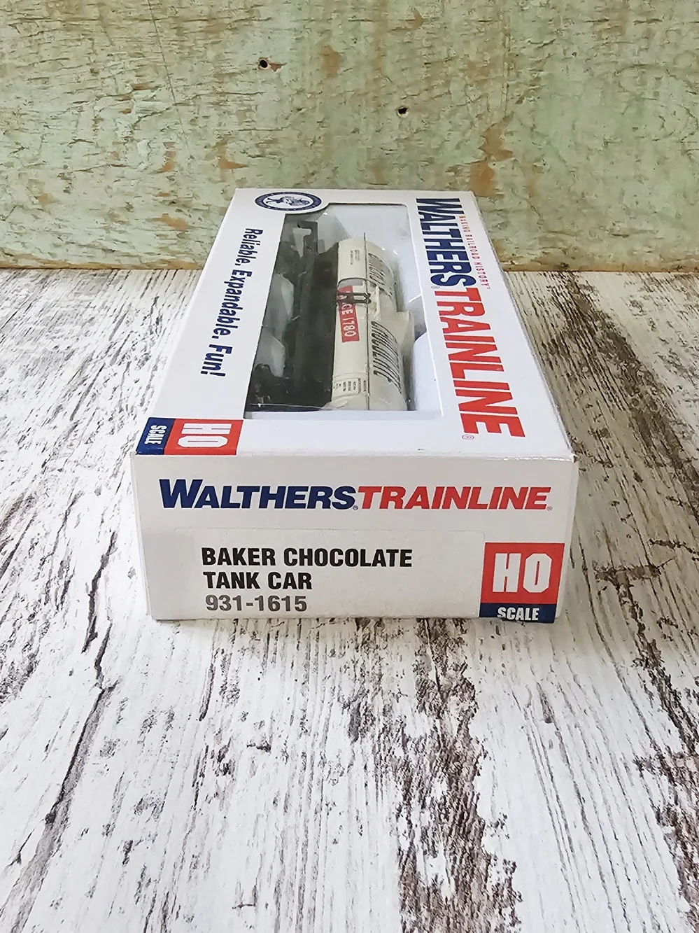 Walthers Trainline 931-1615 Baker's Chocolate HO Scale 40ft Tank Car